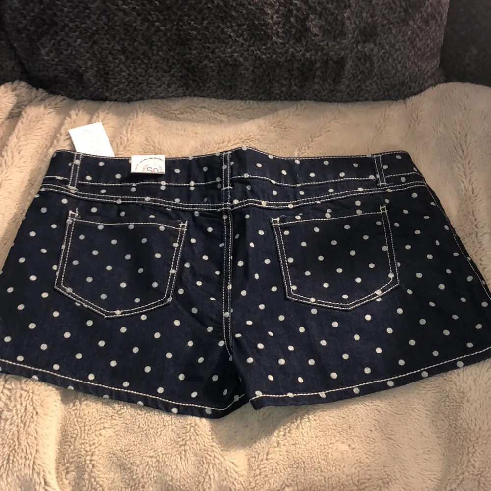 NWT SO Polka Dot Denim Shorts, size 17 - Image 4