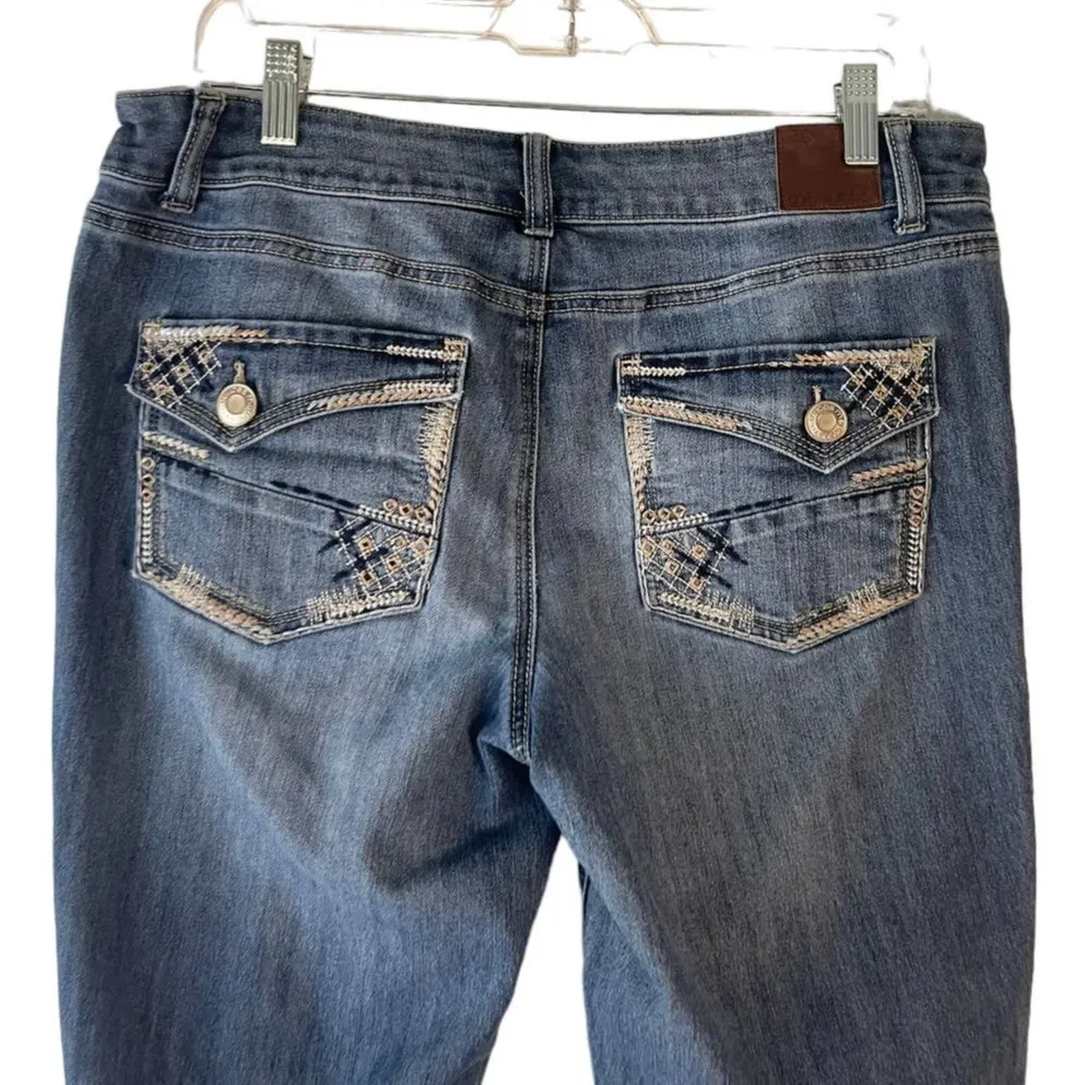 Maurices Women's Size 12 Button Pocket Embroidered Medium Wash Straight Jeans‎ - Image 5