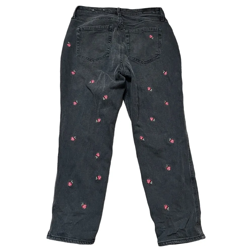 Hollister Curvy High Rise Mom Jean 9R Women’s Black Embroidered Rose EUC W29 L27 - Image 3
