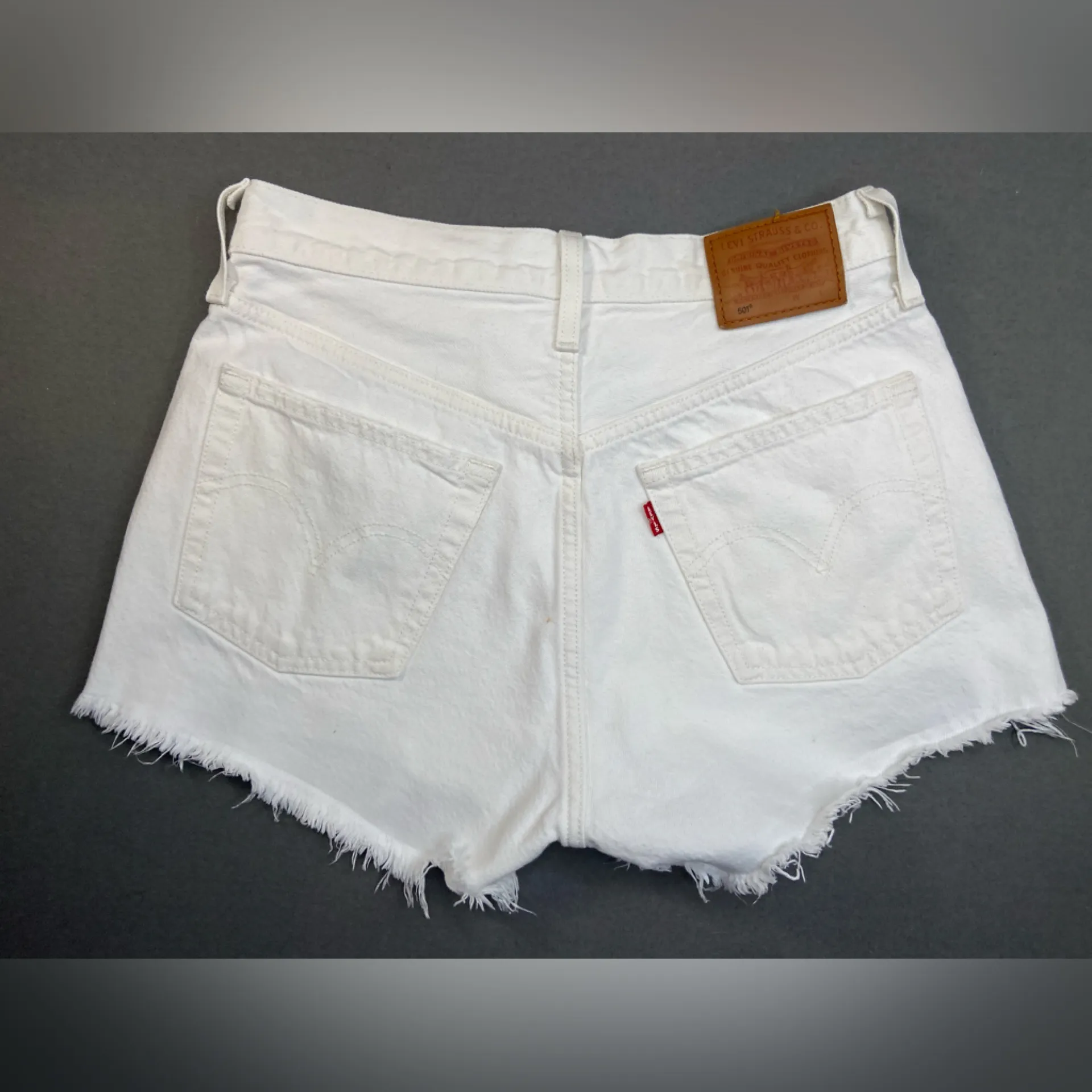 Levi Premium Cut off Shorts 501 Jeans Button fly‎ Frayed hem Size Small - Image 2