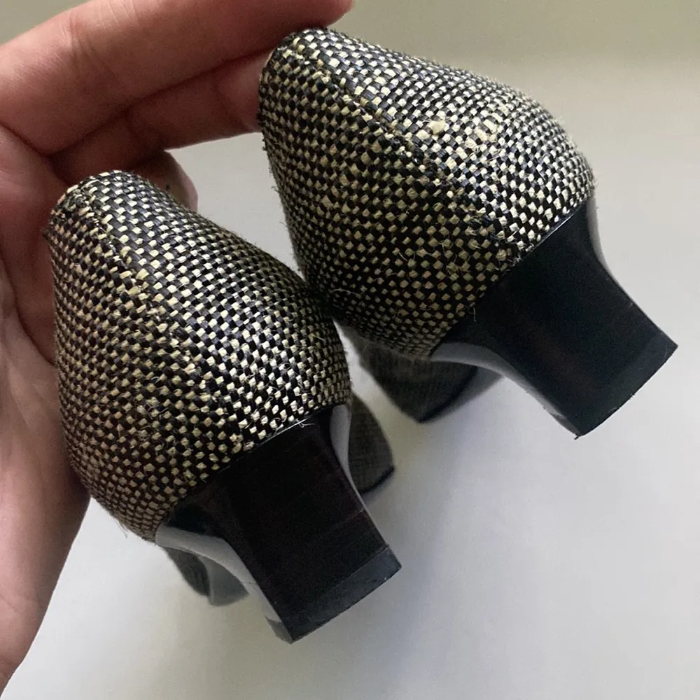 Salvatore Ferragamo black woven bow low stacked slip on heels, size 6 - Image 14