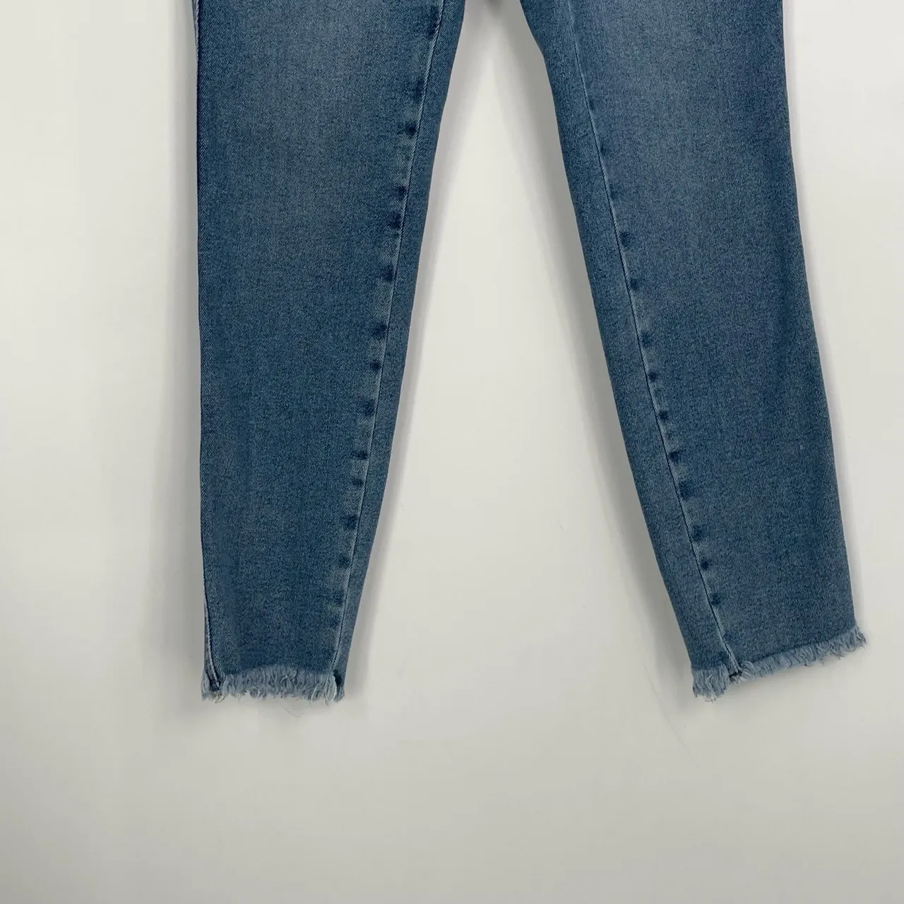 We The Free Women's Blue High waist Frayed Hem Faded Wash Skinny Jeans Size 28-2 - Image 3