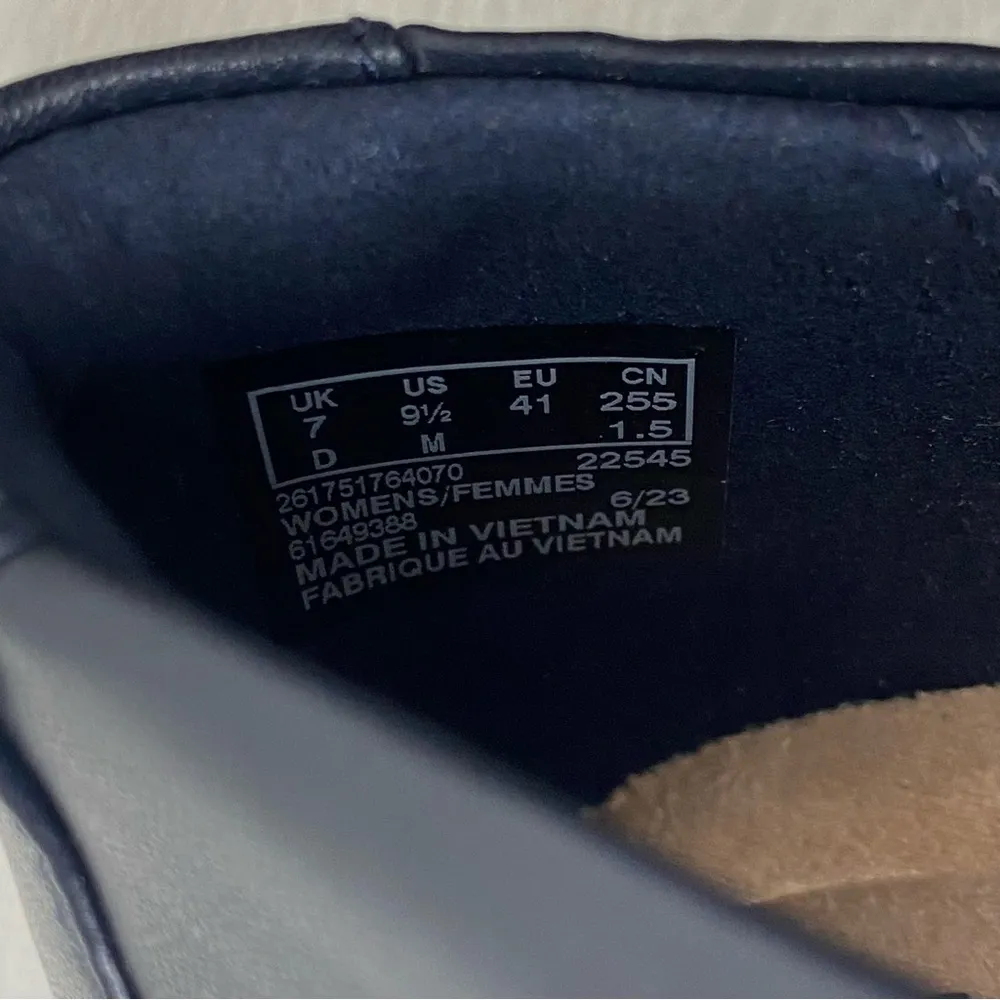 Clarks Juliet Gem Slip-On Shoe in Navy Leather 9.5 - Image 9