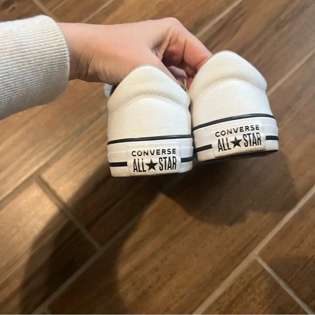 White converse sneakers size 8 - Image 5