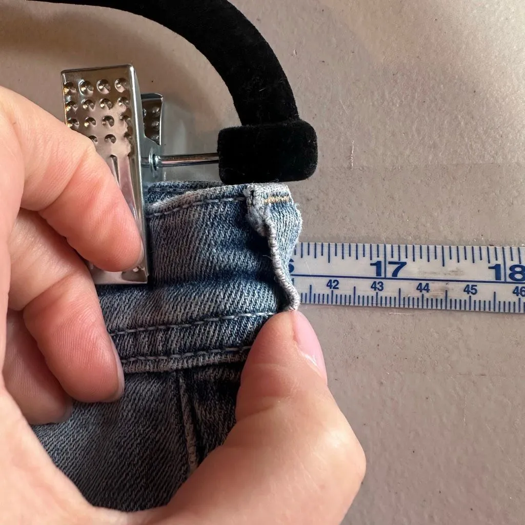 Pilcro Hyphen Distressed Denim Cutoff Shorts Women's Size 27 Light Wash Midi‎ - Image 9