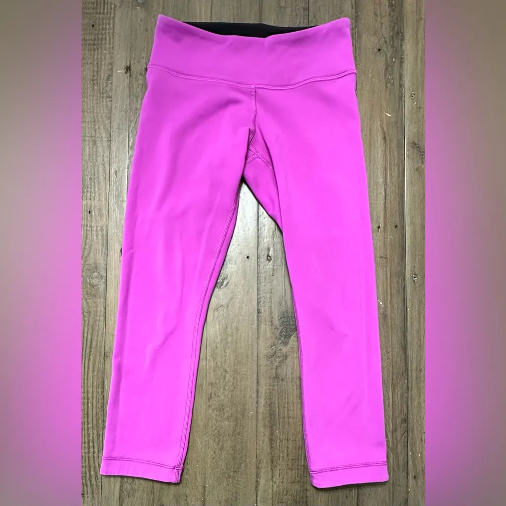 Lululemon Reversible Cropped Leggings - Size 4 - Black & Pink - Image 4