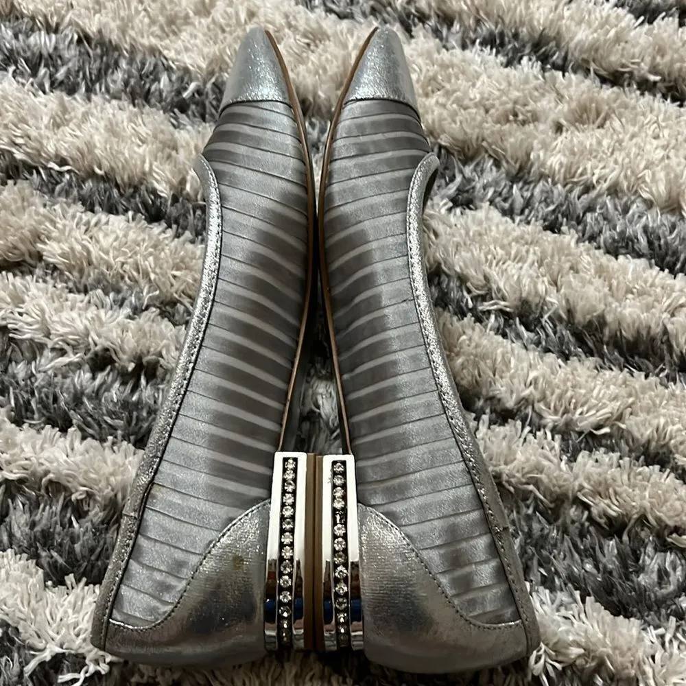 Adriana Papell silver gray pointed toe flats size 6M - Image 3
