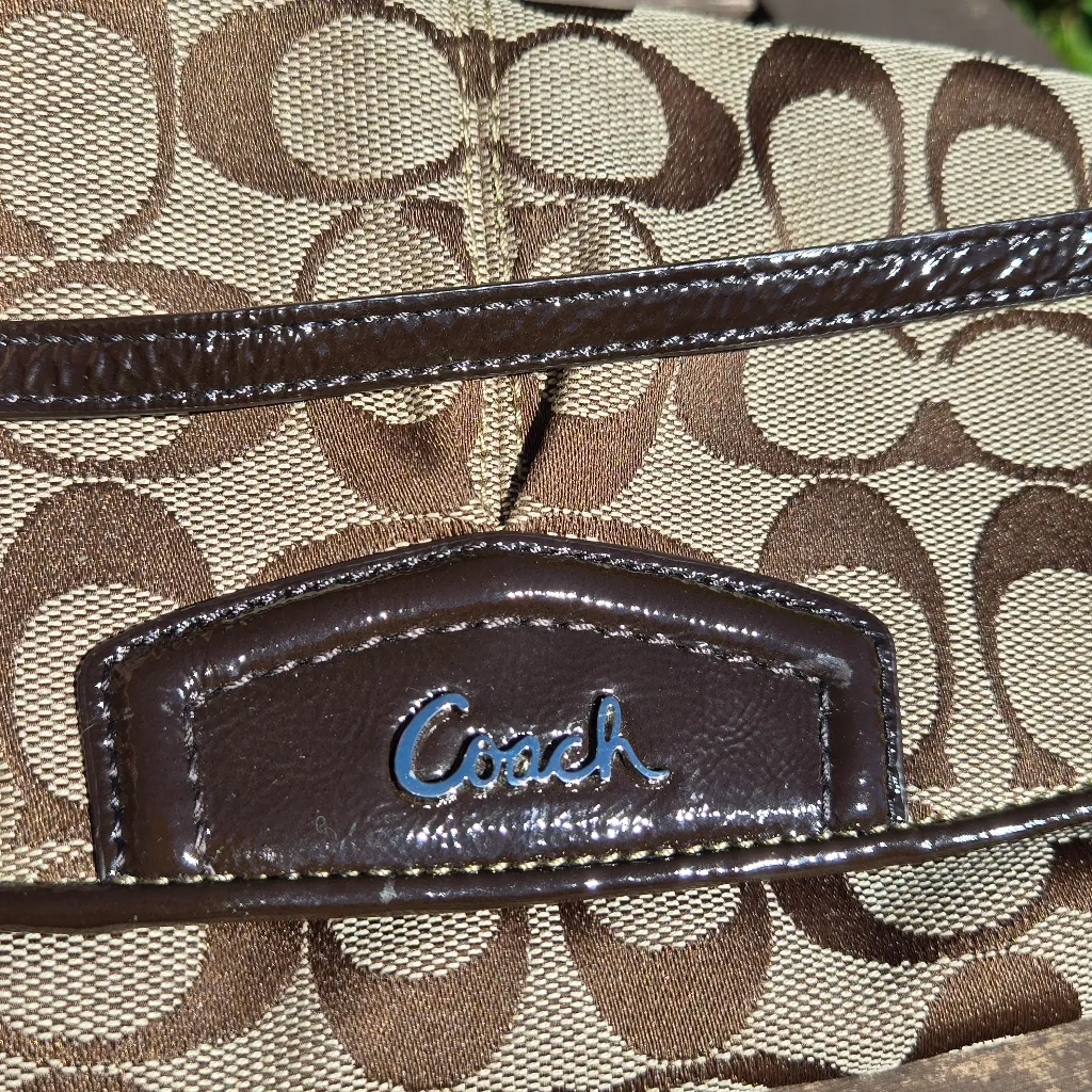 Coach  classic Monogram clutch 9" X 5" - Image 4