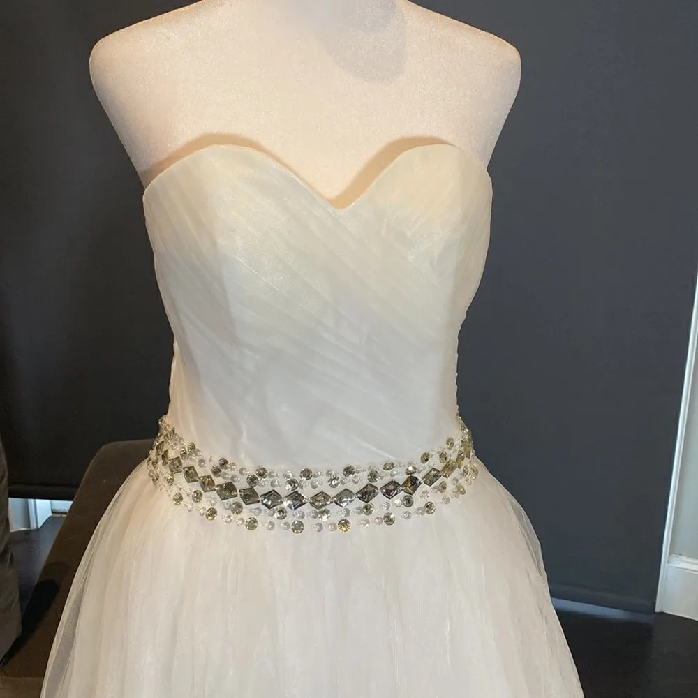 Women’s White Wedding Dress Sleeveless Corset Back Silver Beading Size 6 NWOT White - Image 2