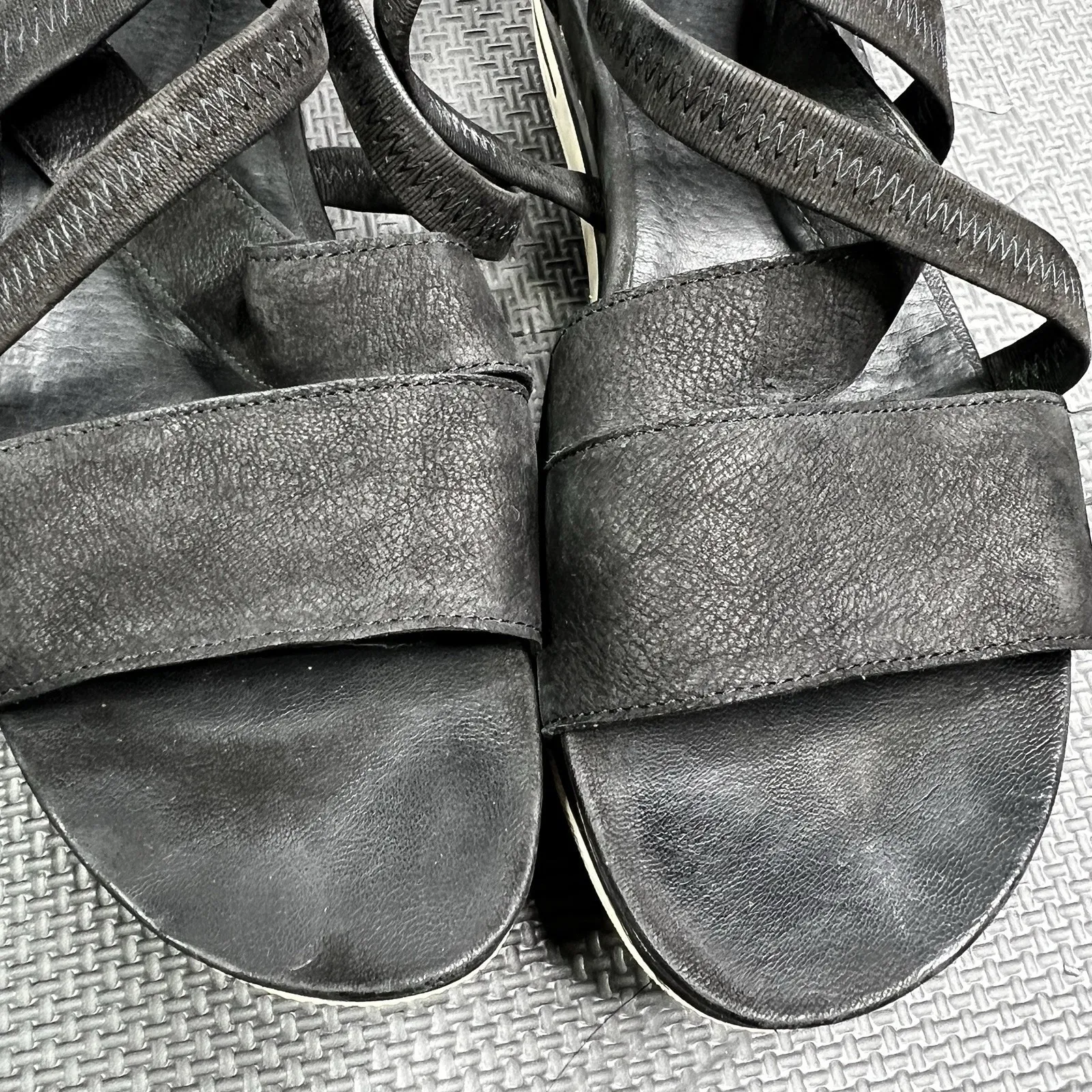 Eileen Fisher Black Strappy Wedge Sandals Women's Size‎ 11 Comfort Minimalist - Image 8
