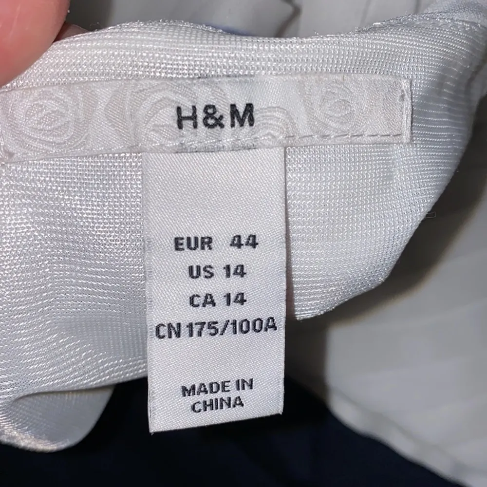 H&M Midi Dress Sleeveless Navy & White EUC Sz 14 Pleated Upper Midi A-Line - Image 6