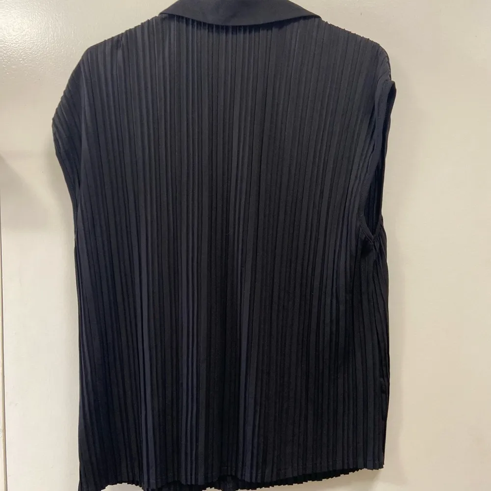 Adriana Papel sleeveless fancy top black pleated so pretty size med - Image 5