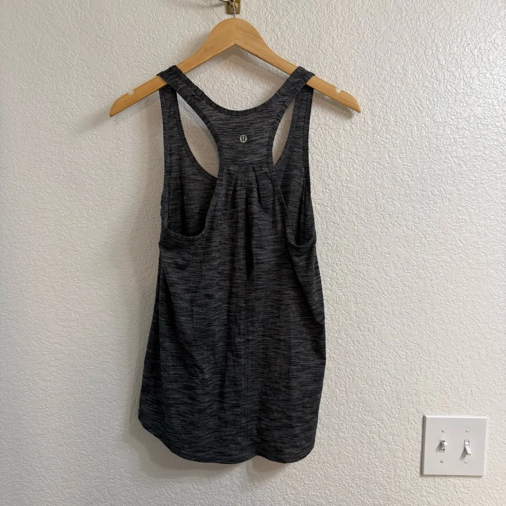Lululemon Salute the Sun Singlet II
Heathered Black - Image 3