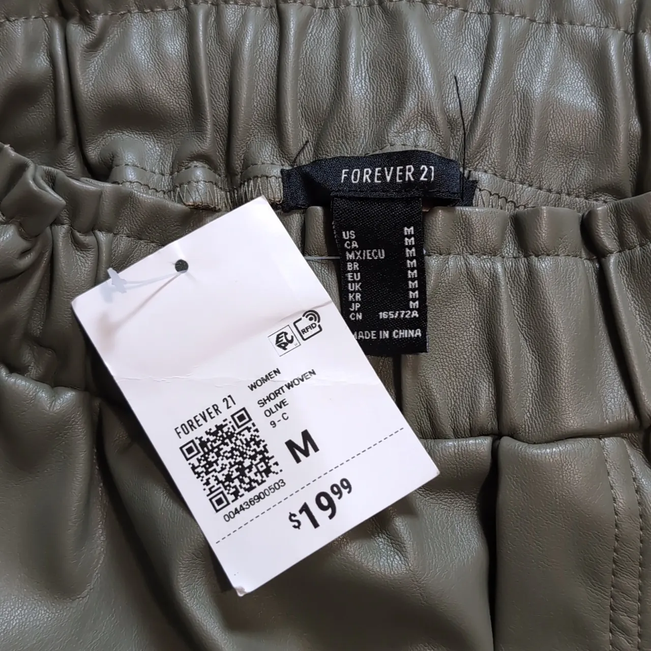 NWT Forever 21 Faux Leather High Waist Casual Green Shorts, Medium - Image 4