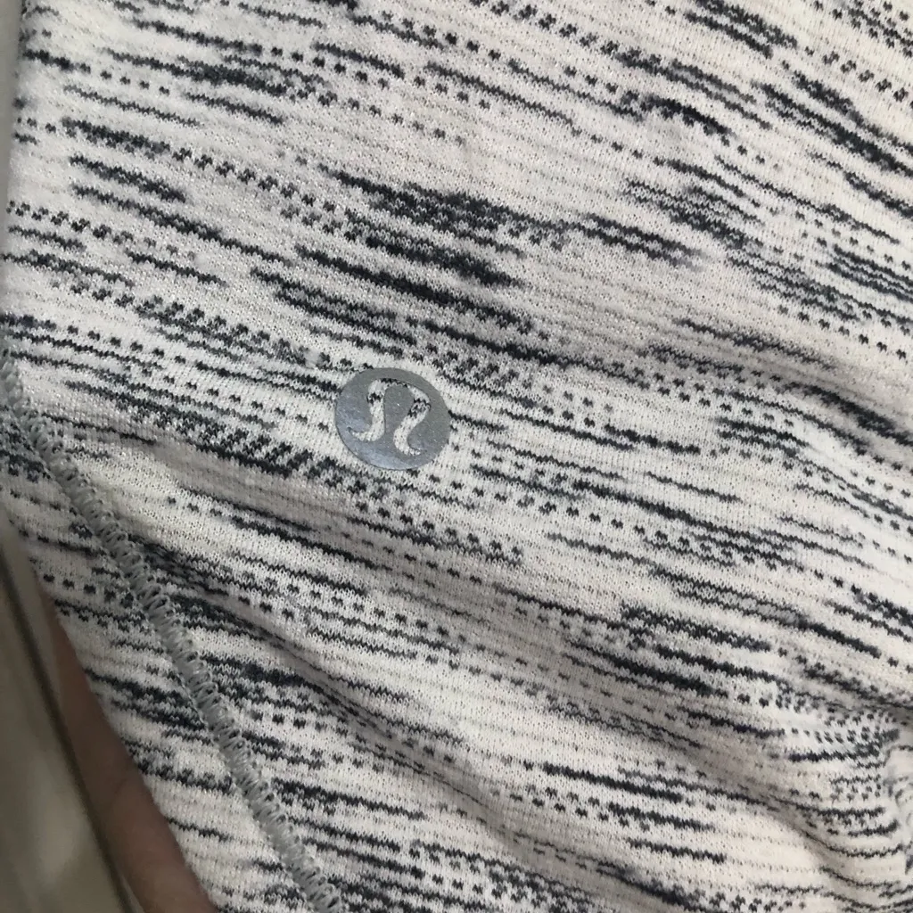 Lululemon white grey  cross cross built in bra tank top women’s size 6 - Image 7