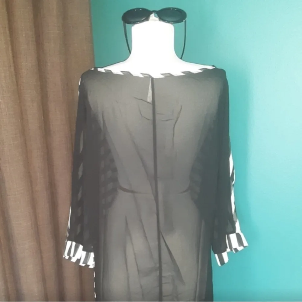 Lucky black and white Striped Cover up- Size Medium - Image 4