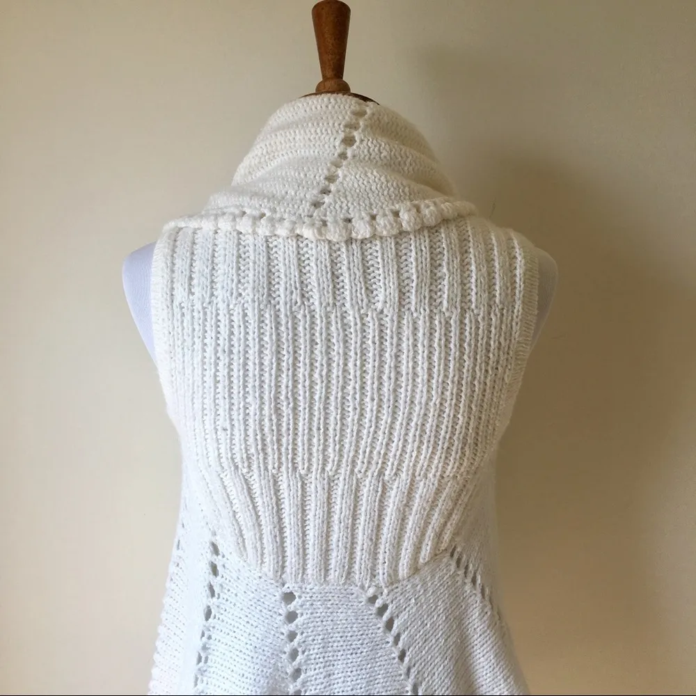 Romeo and Juliet Couture Sleeveless Hi-low Sweater - Image 3