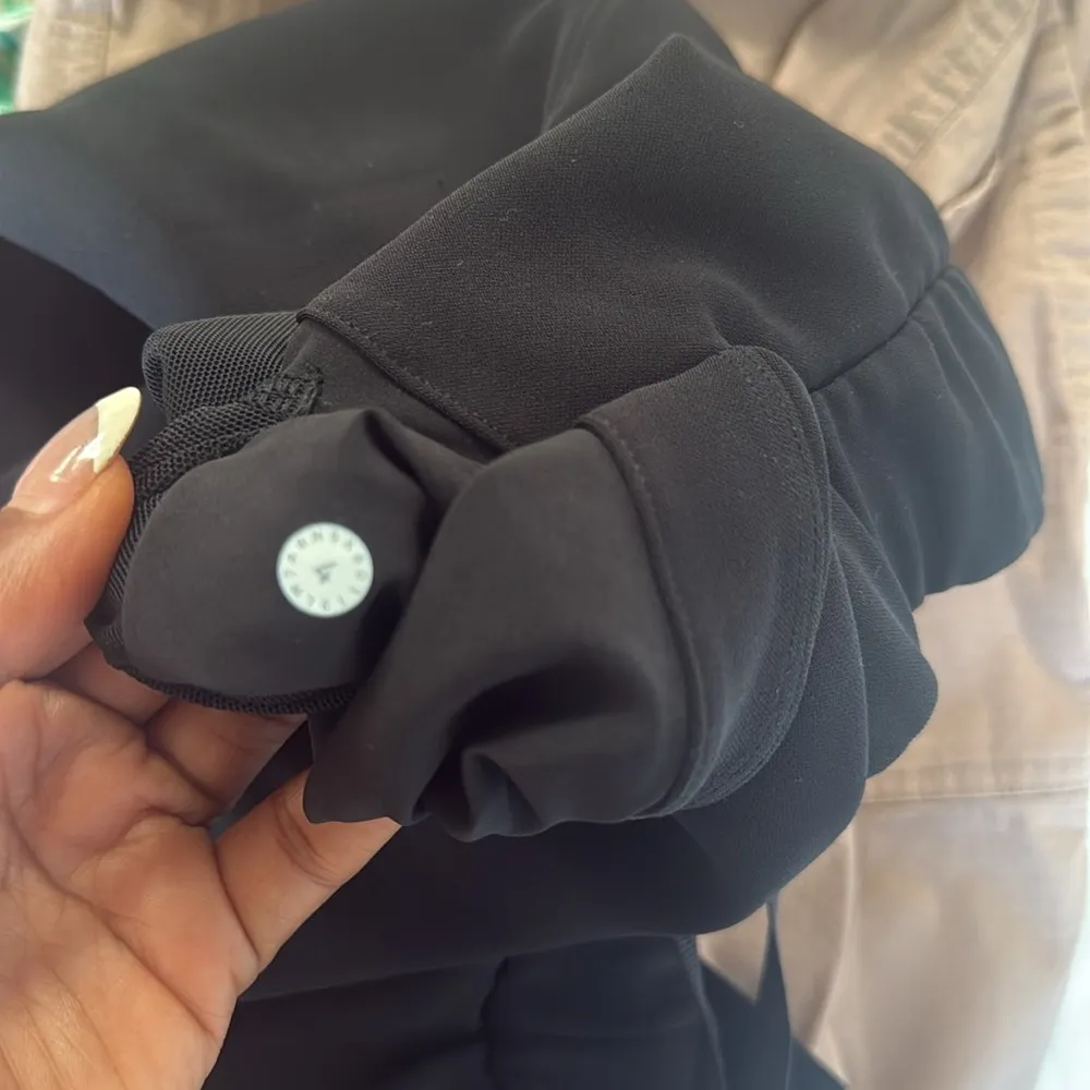 Lululemon On The Fly Short *Woven *2.5" Black 4 - Image 6