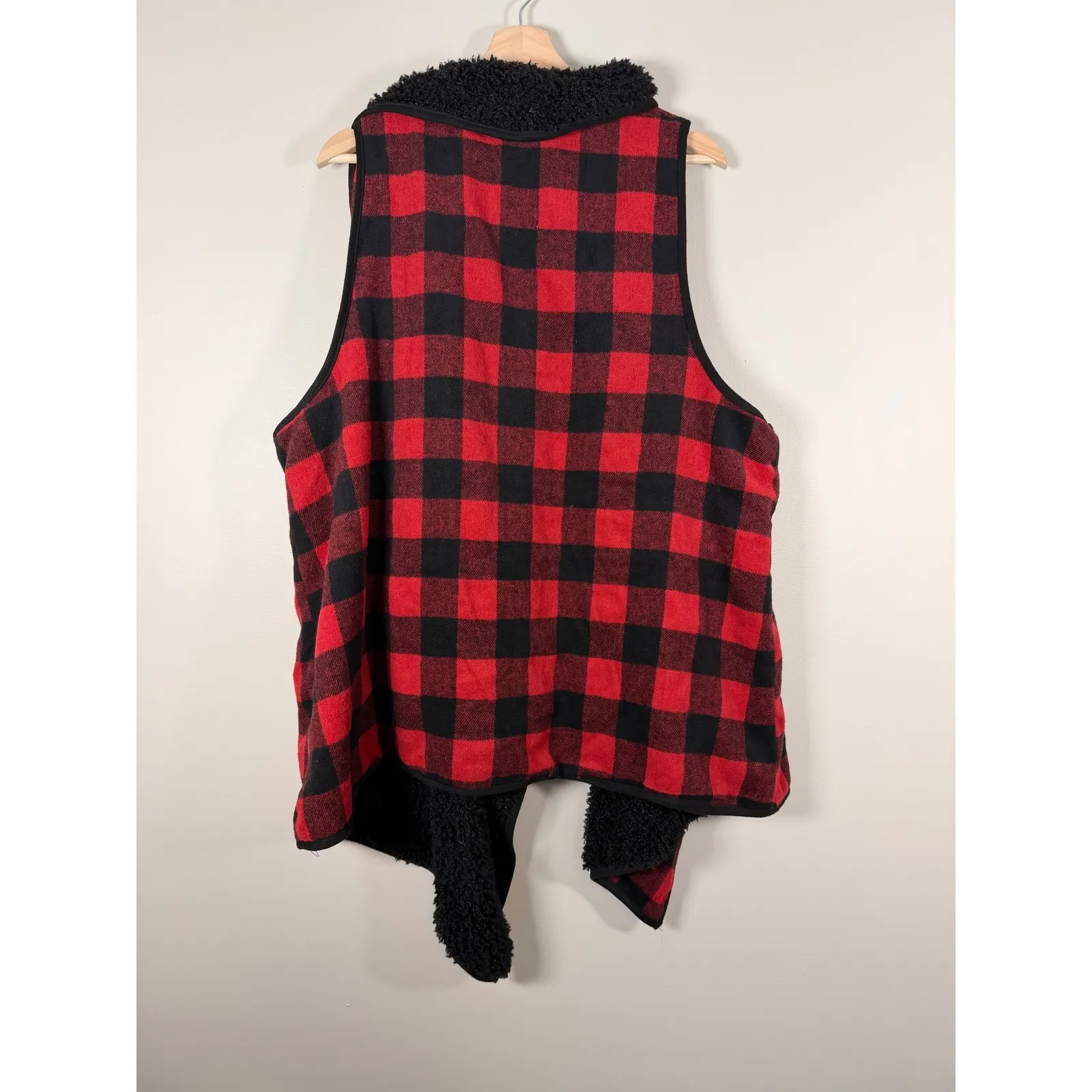 Heimish Plaid Sherpa Lined Vest Women's 3XL Red Black Buffalo Check Sleeveless Size undefined - Image 3