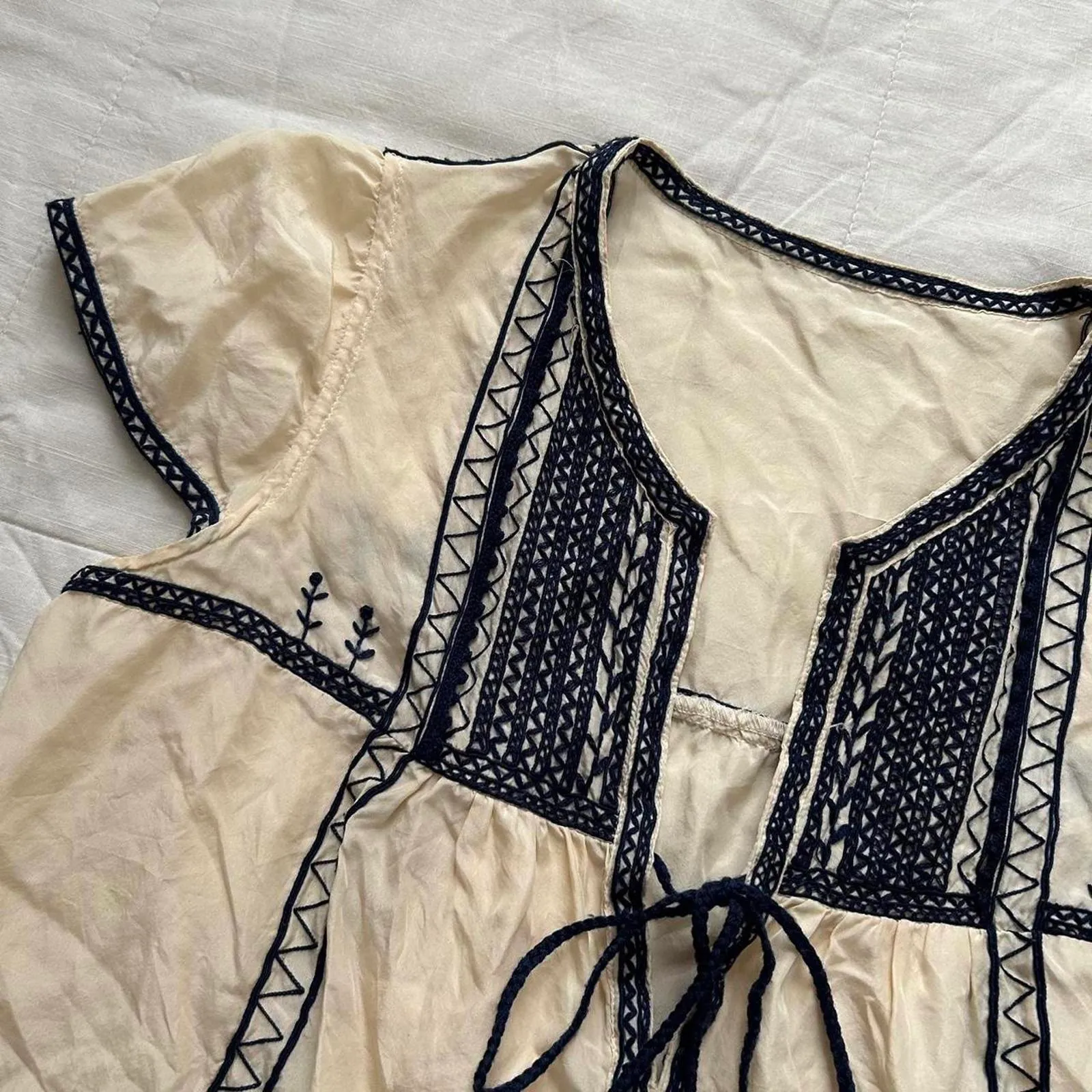 Tsumori Chisato Cream silk and black embroidery boho peasant blouse Size 2 - Image 2