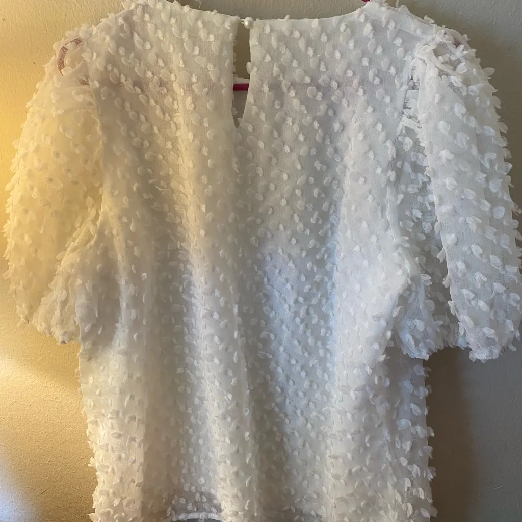 Women’s Boutique ANDTHEWHY White Chic Top SzMedium NWT - Image 3