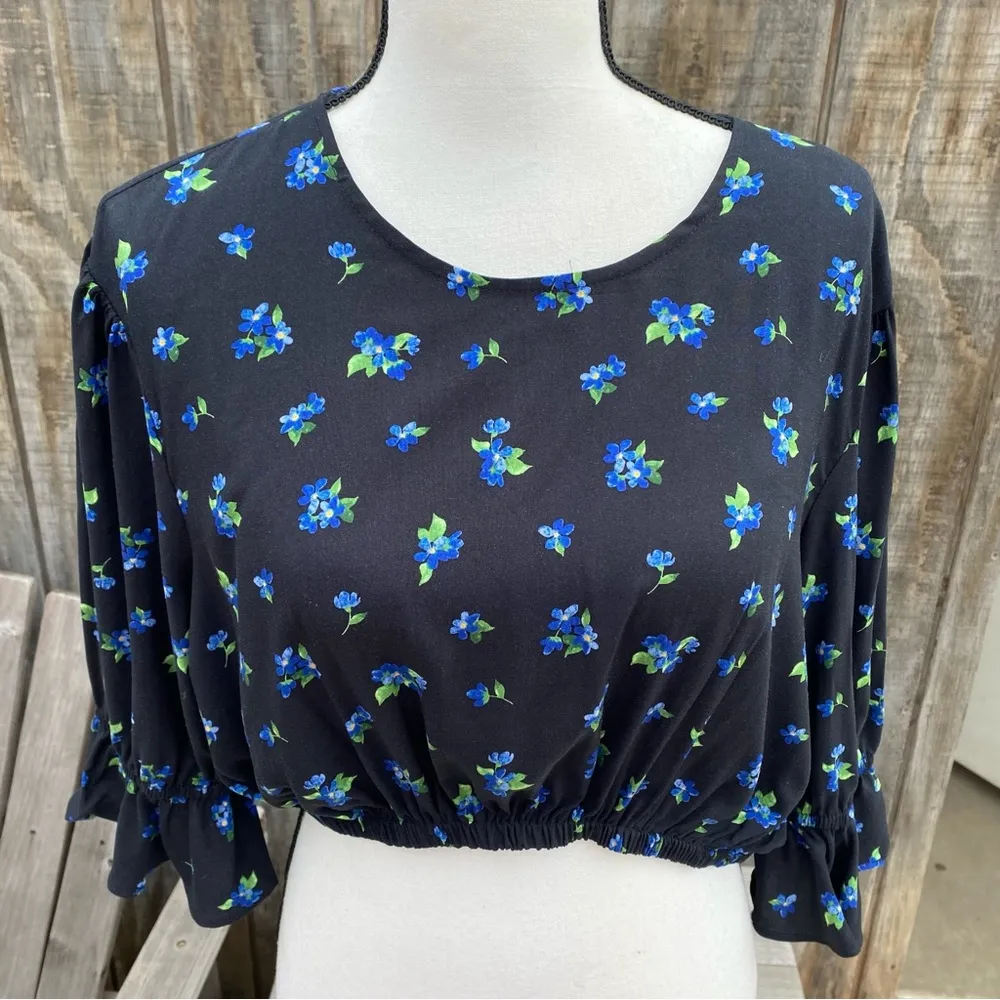 WeWoreWhat Black Watercolor Ditsy Floral Crop Top Size XL - Image 3