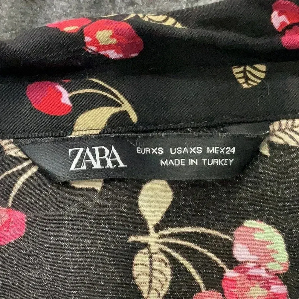 Zara Black Red Cherries Cropped Button Down Ruffle Hem Blouse Size XS - Image 6