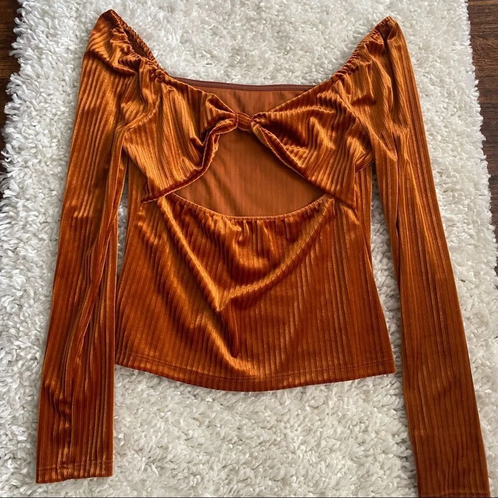 All In Favor Velvet Ribbed Open Back Top SZ M - Image 3