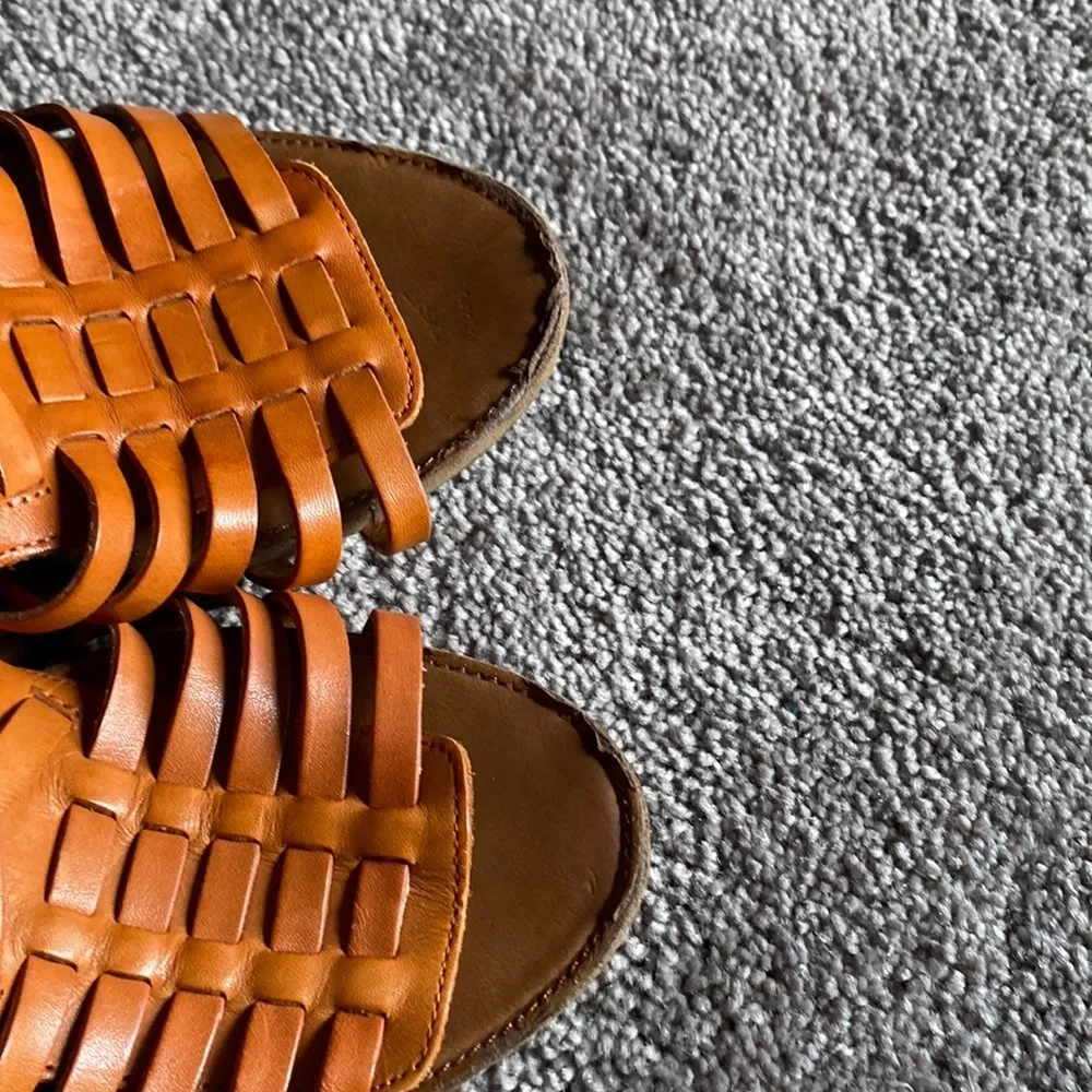 Franco Sarto Wedge Sandals SIZE 7 - Image 3