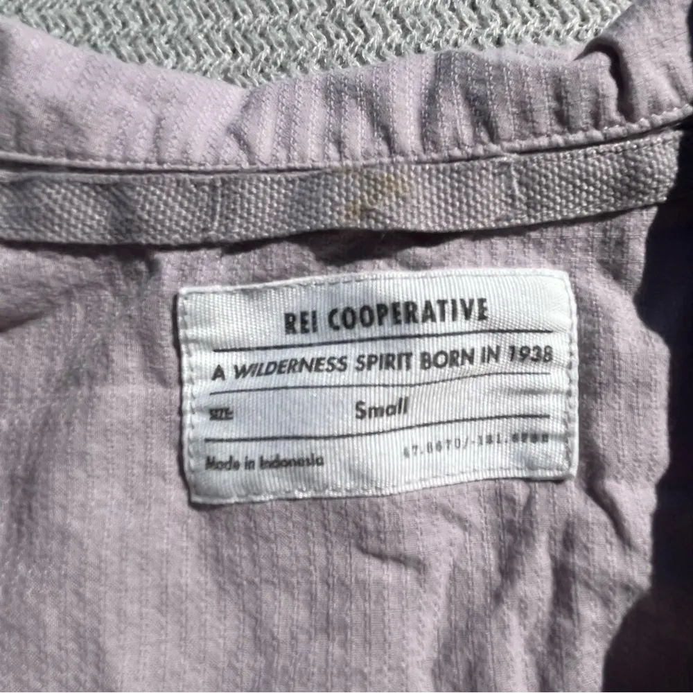 REI Co-Op Women’s Short Sleeve Light Purple Camp Shirt Sz Small Button Down Up - Image 2