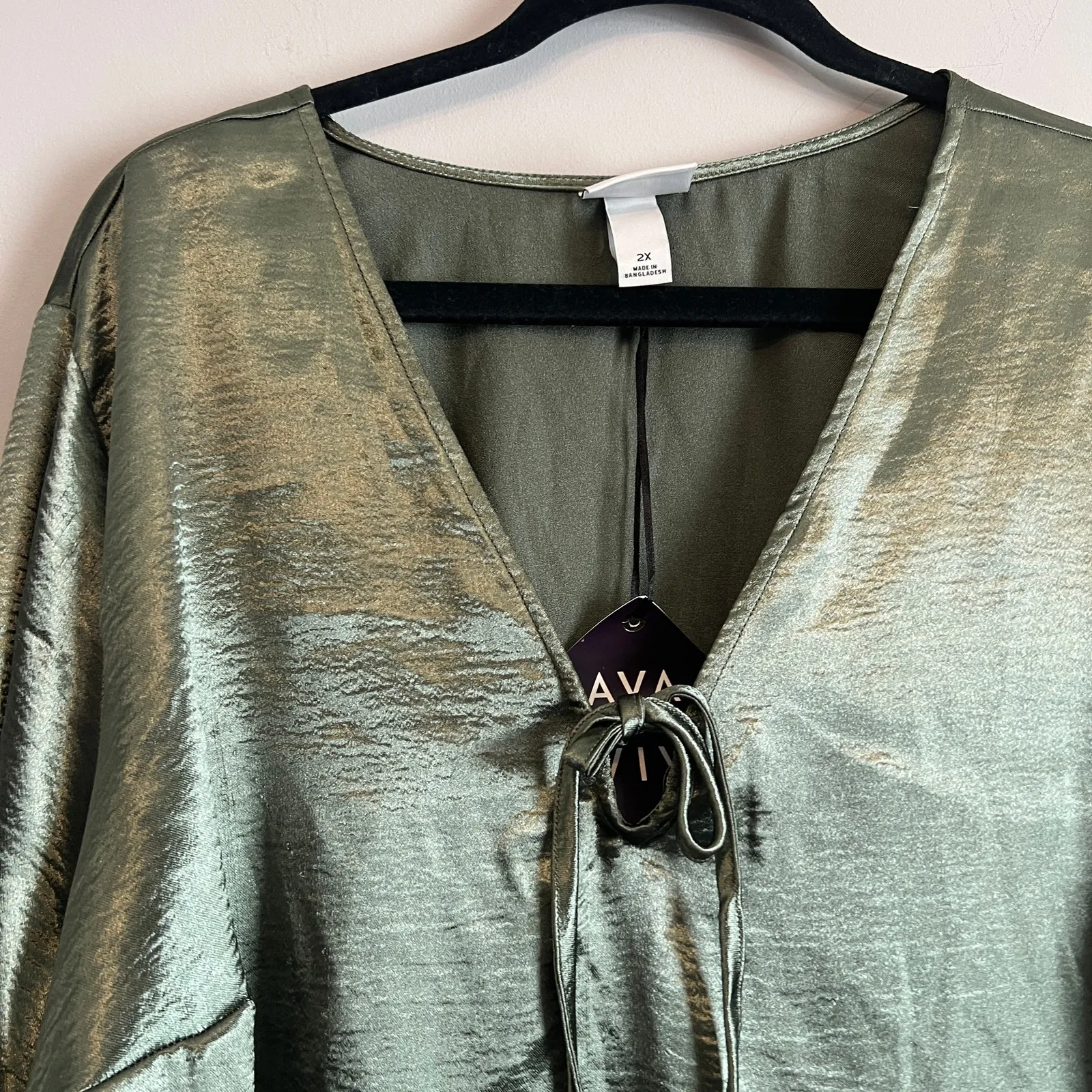 Ava & Viv Women's Green Flared Long Sleeve Satin Blouse - Size 2X - NWT - Image 3