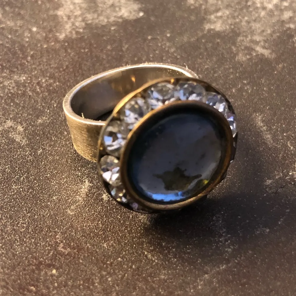 Blue stone Ring with crystal bezel - Image 7