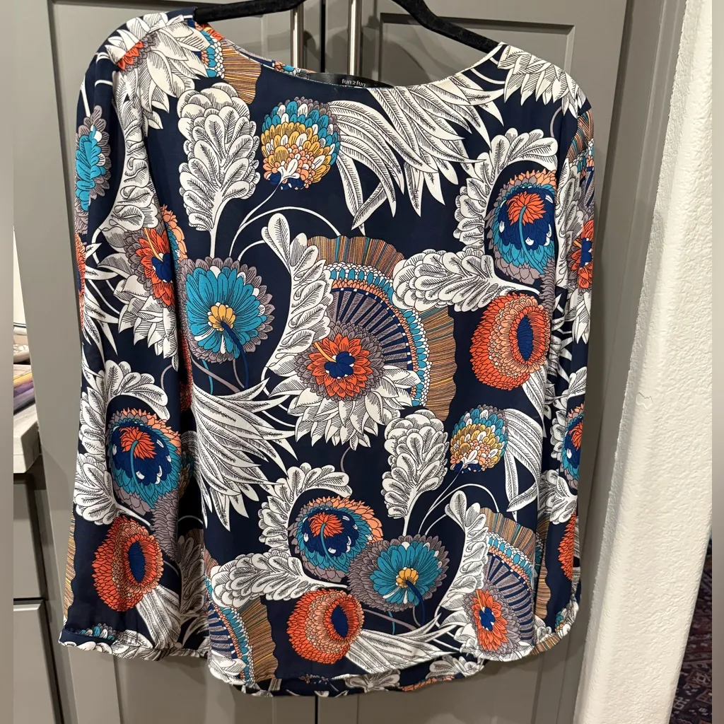 Fun2Fun Bold Floral Bell Sleeve Blouse XL
Navy Multicolor - Image 2