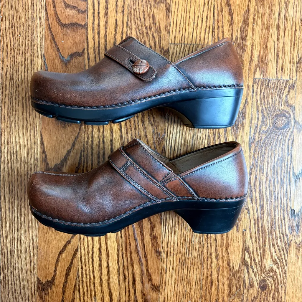 Dansko Solstice Brown Leather Split Toe Strap Clog Shoes - 39 (8.5-9) - Image 4