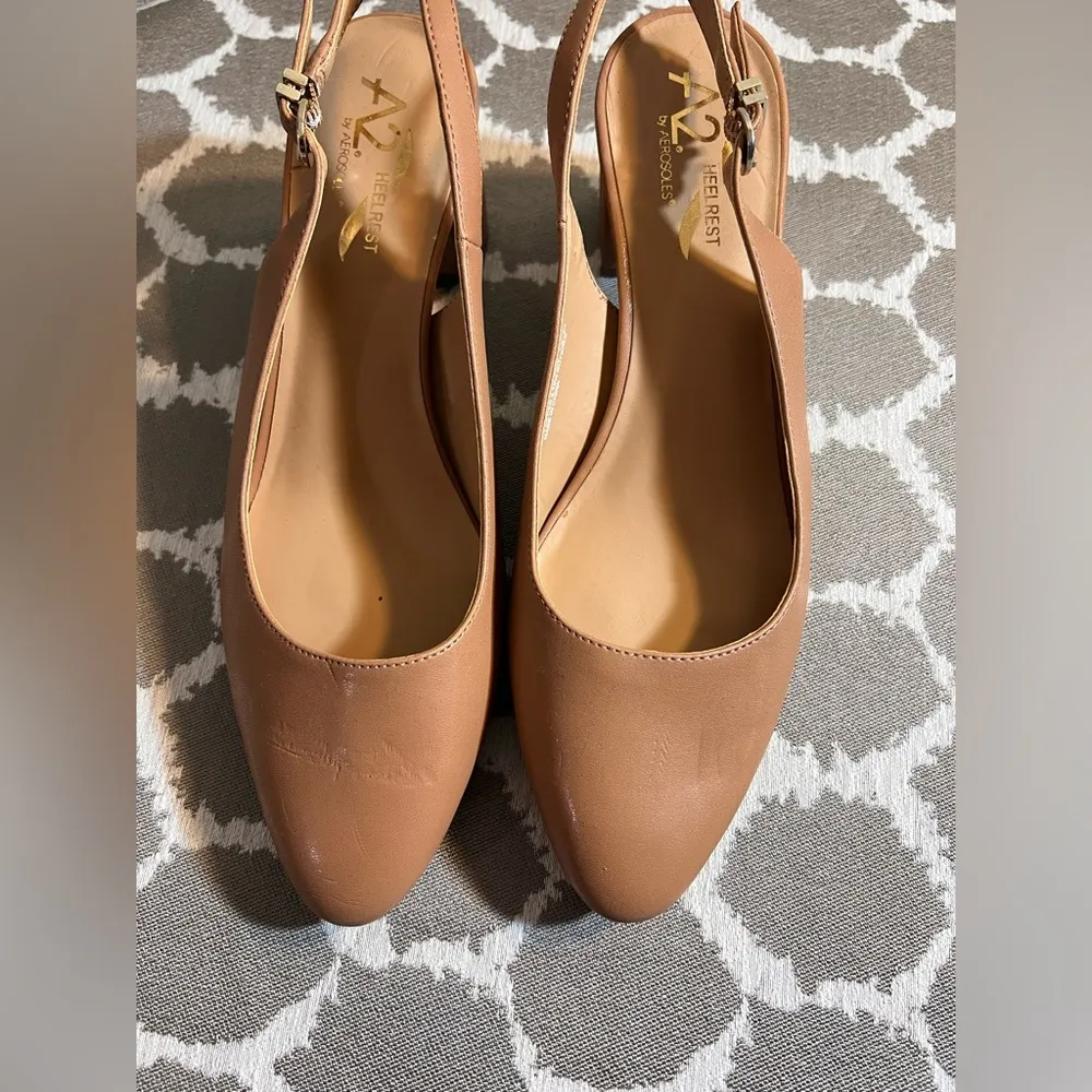 A2 By Aerosoles Tan Block Heel Slingbacks Heel Rest Silver Age style classic Size 10 - Image 5