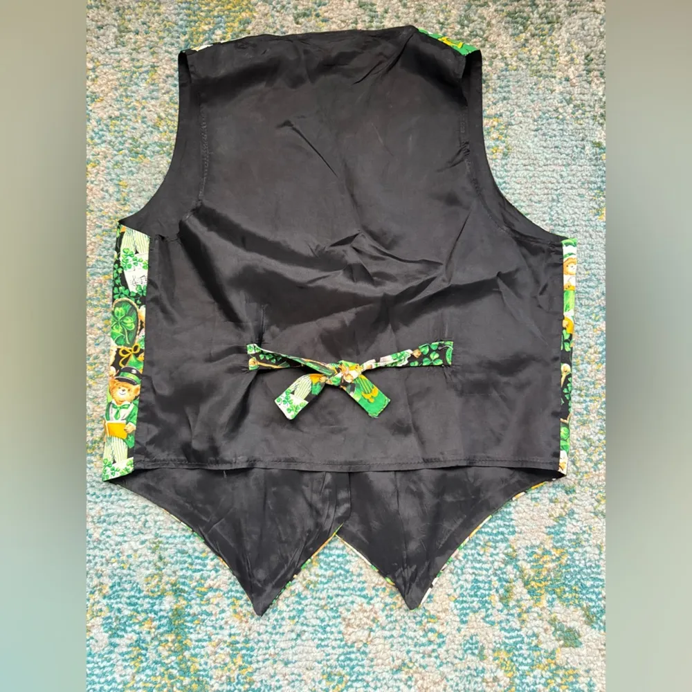 Vintage 111 Main St. Patrick’s Day Teddy Bear clover vest, size medium Green - Image 6