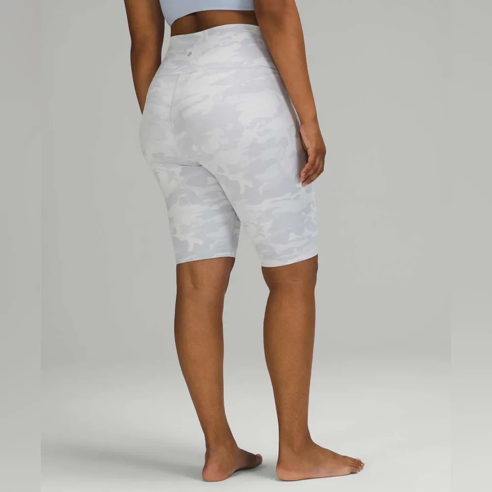 LULULEMON Wunder Under Biker Yoga Short 7" *Ribbed Luxtreme Camo White/Gray Sz 8 - Image 2