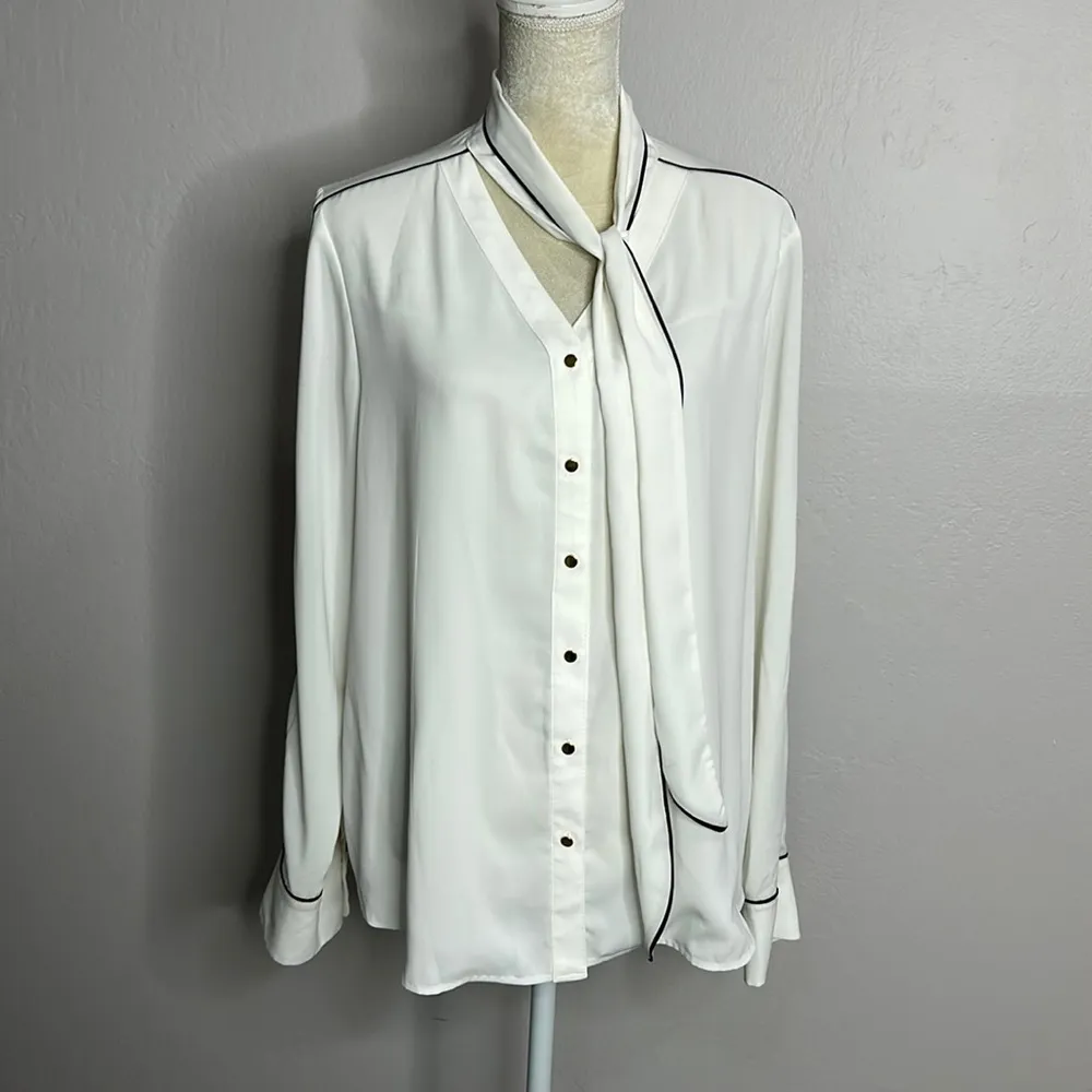 Calvin Klein • long sleeve button down collared blouse - Image 19