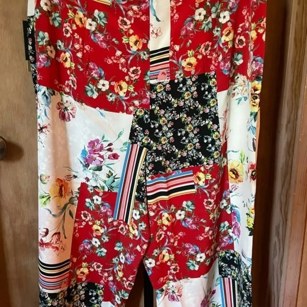 Maree Pour Toi floral patchwork print cropped pants. Size undefined - Image 3