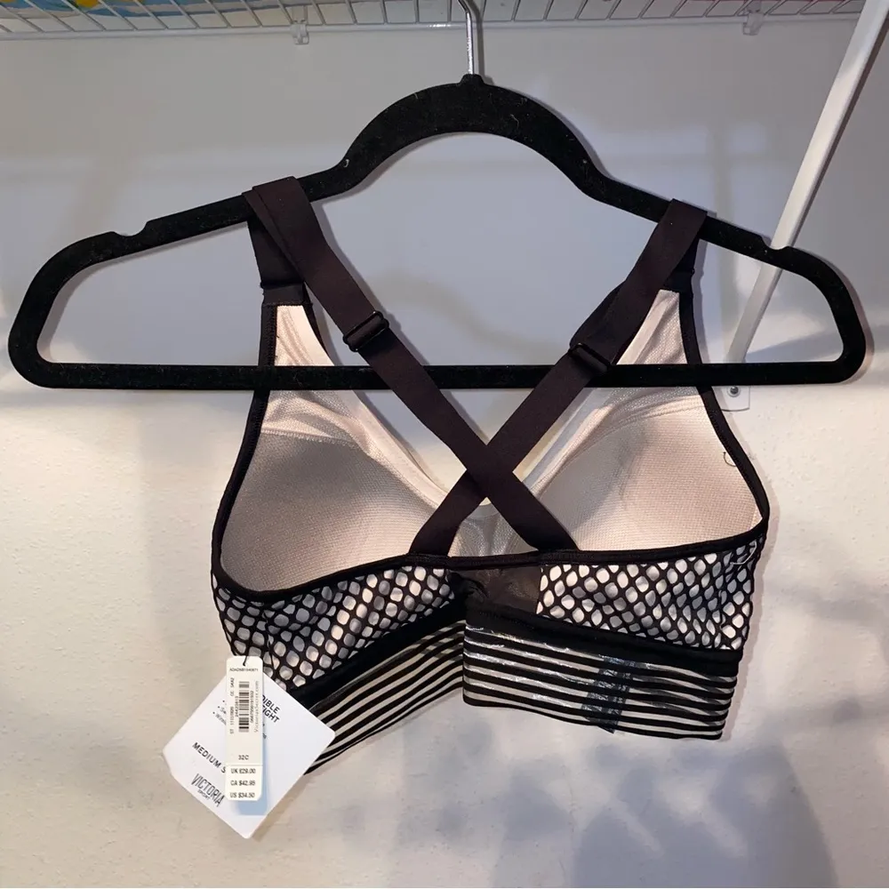 Victoria’s Secret Lace Lightweight Sportsbra 32C - Image 2