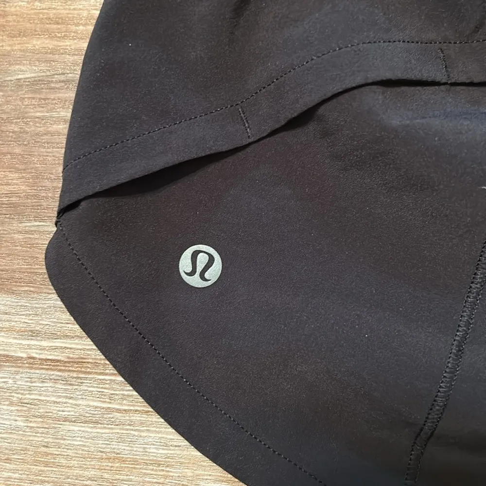 Lululemon Speed Up Shorts Low Rise 2.5” Black Size 8 Running Workout - Image 4
