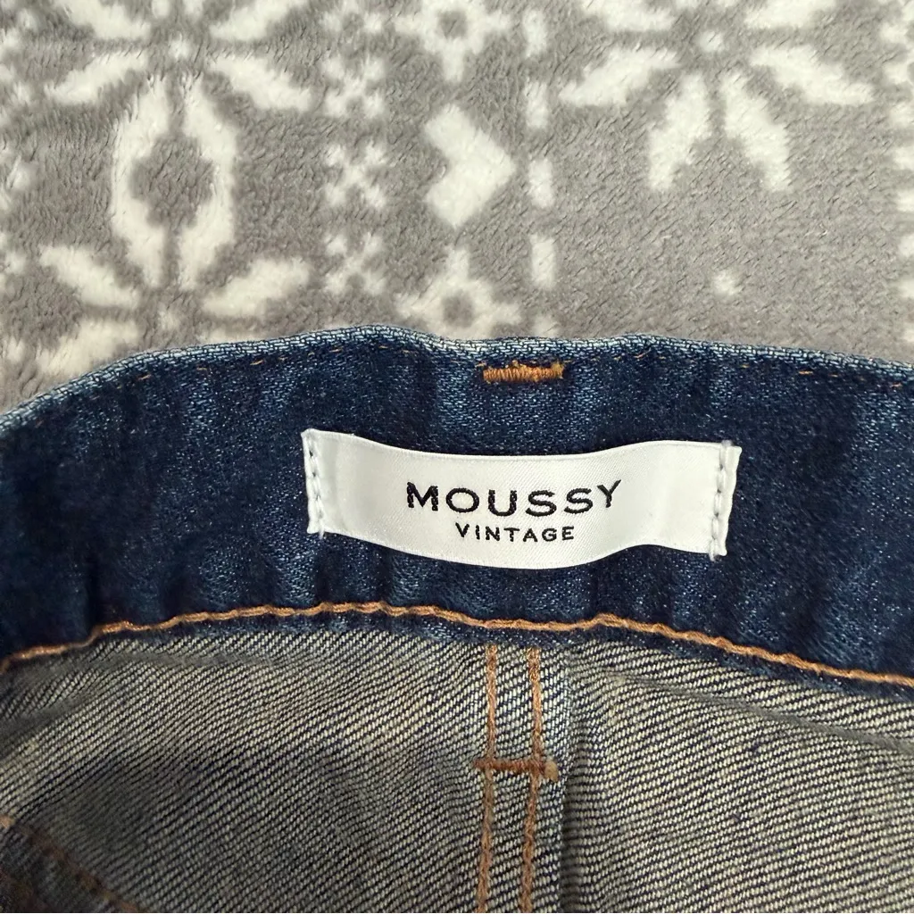 Moussy Vintage Women’s Glendora Flare Jean Size 26 Medium Wash Designer Denim Blue - Image 5