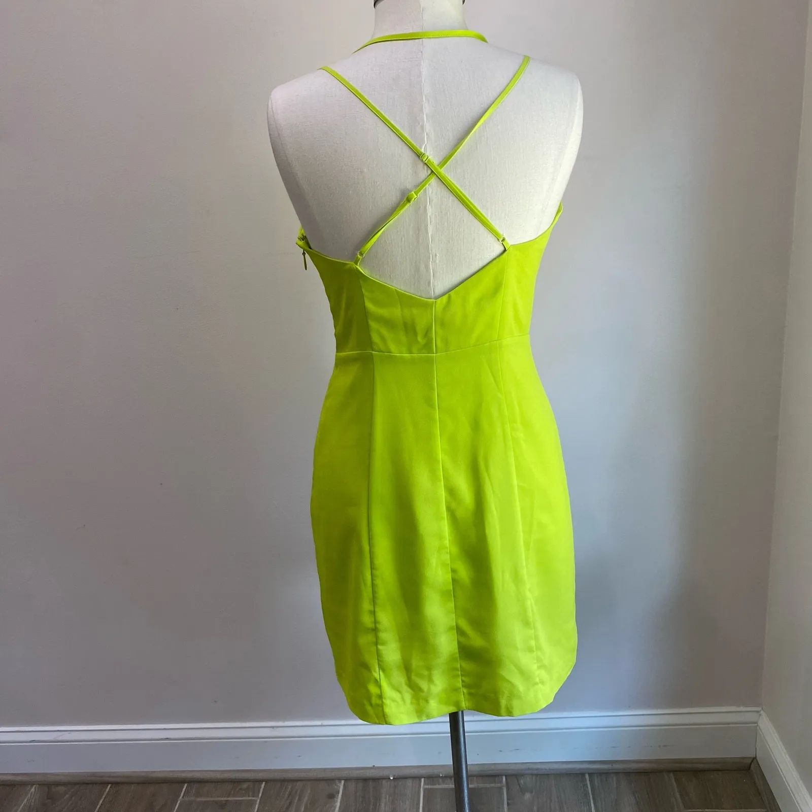 Bebe Neon Green Mini Dress Strappy V Neck Cocktail Party Festive Size 10 - Image 3