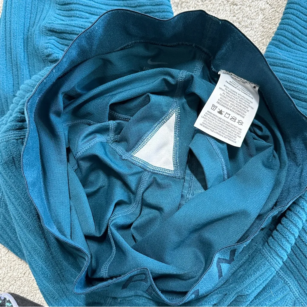 Nike Pro Hyperwarm Women’s Velour Tight Legging BV5562-347 in Midnight Teal M - Image 9