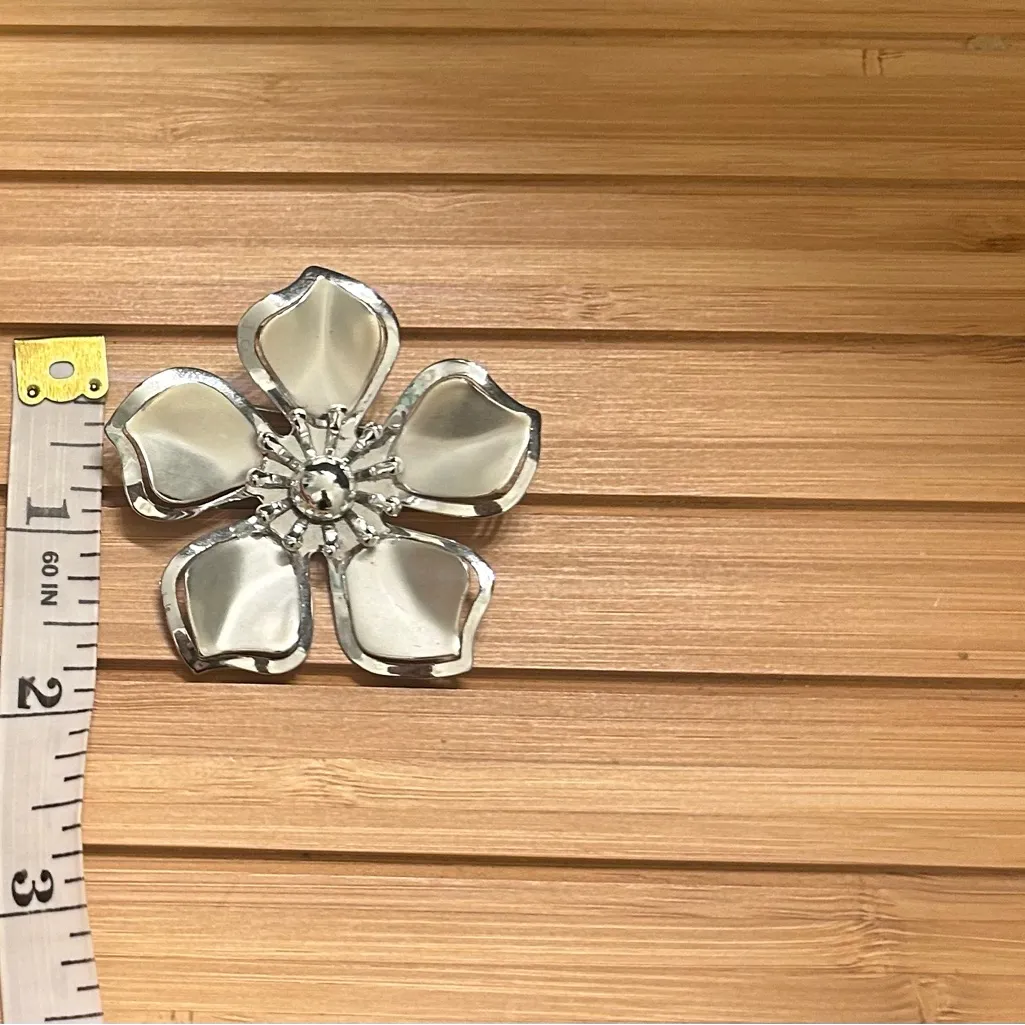 Silver Flower Brooch - Image 2