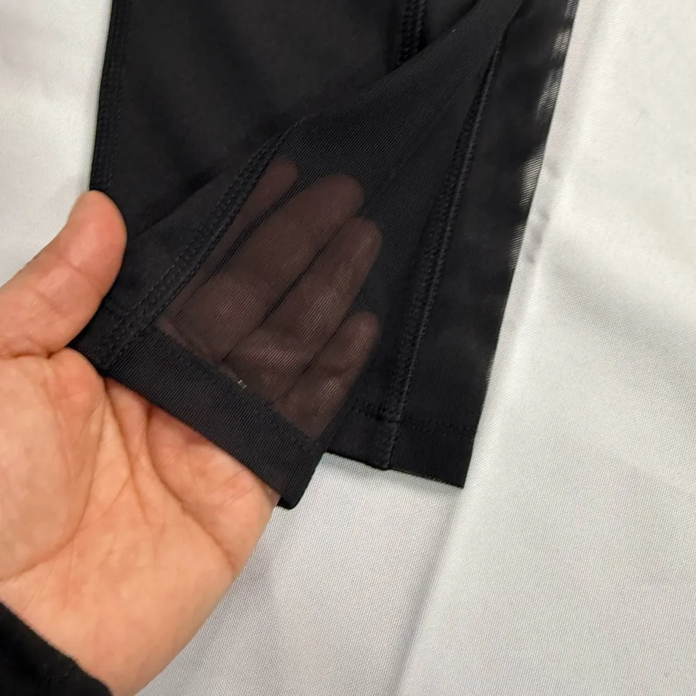 Victoria's Secret Black and Pink Leggings Sleek Design - Image 4