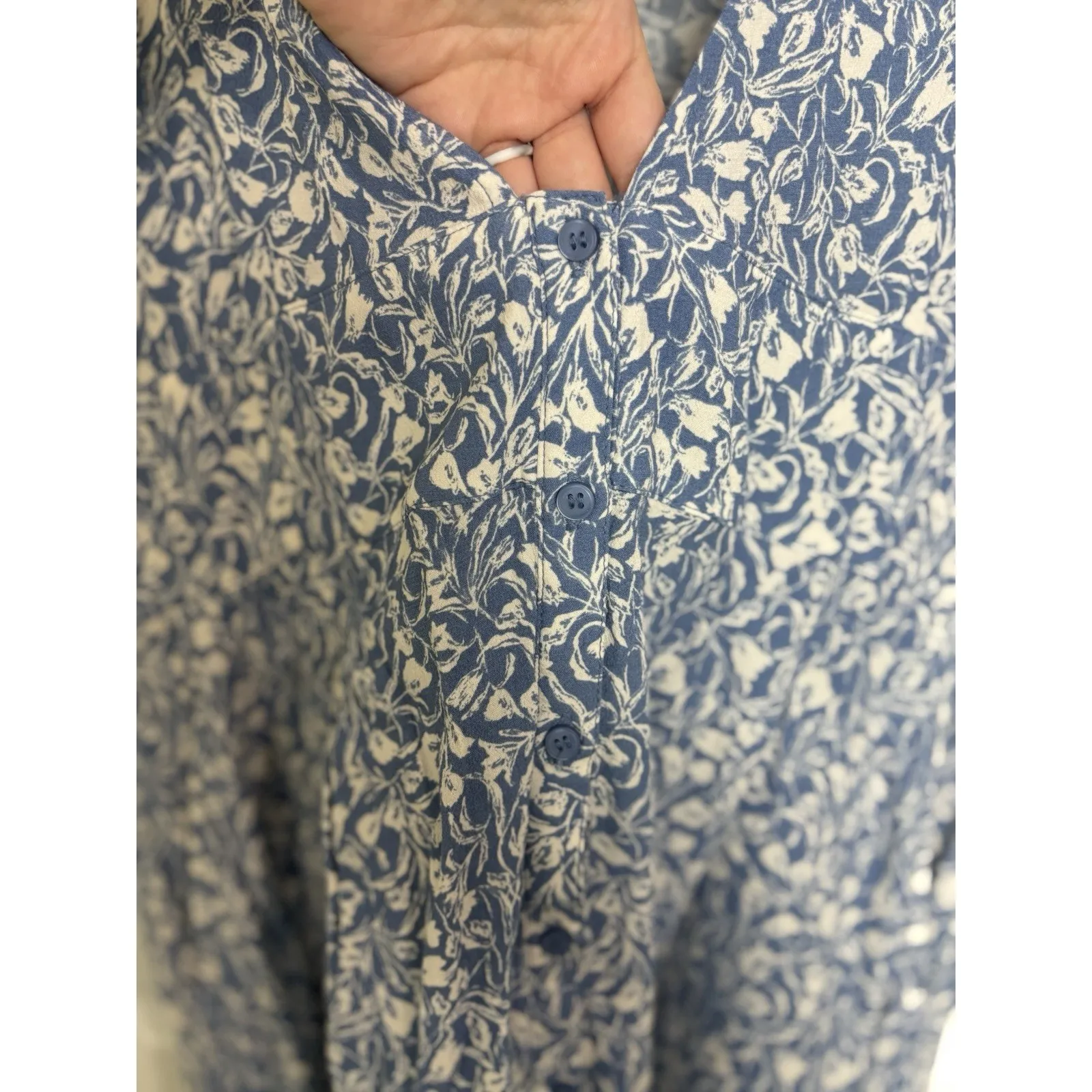 Chelsea 28 Blue Floral Flutter Sleeve Bailey Romper Size Large Resort Wear Beach - Image 5