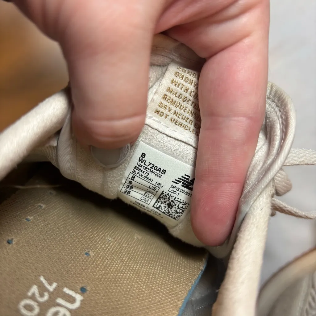 New Balance Women’s 720 Cream And Gold Sneakers Shoes Size 8 - Image 8