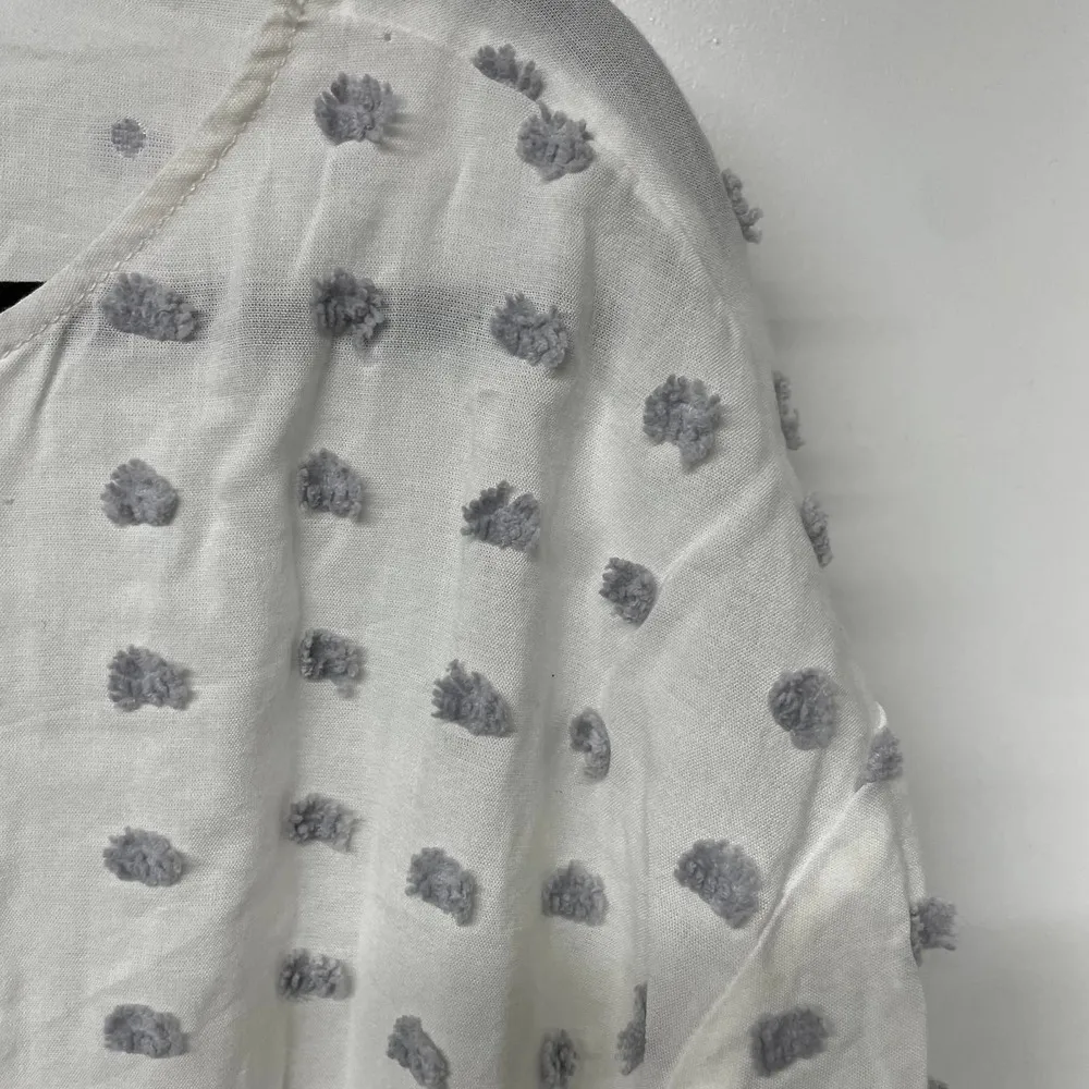 Lou & Grey Ann Taylor LOFT White Knot Short Sleeve Textured Blouse Size Medium - Image 3