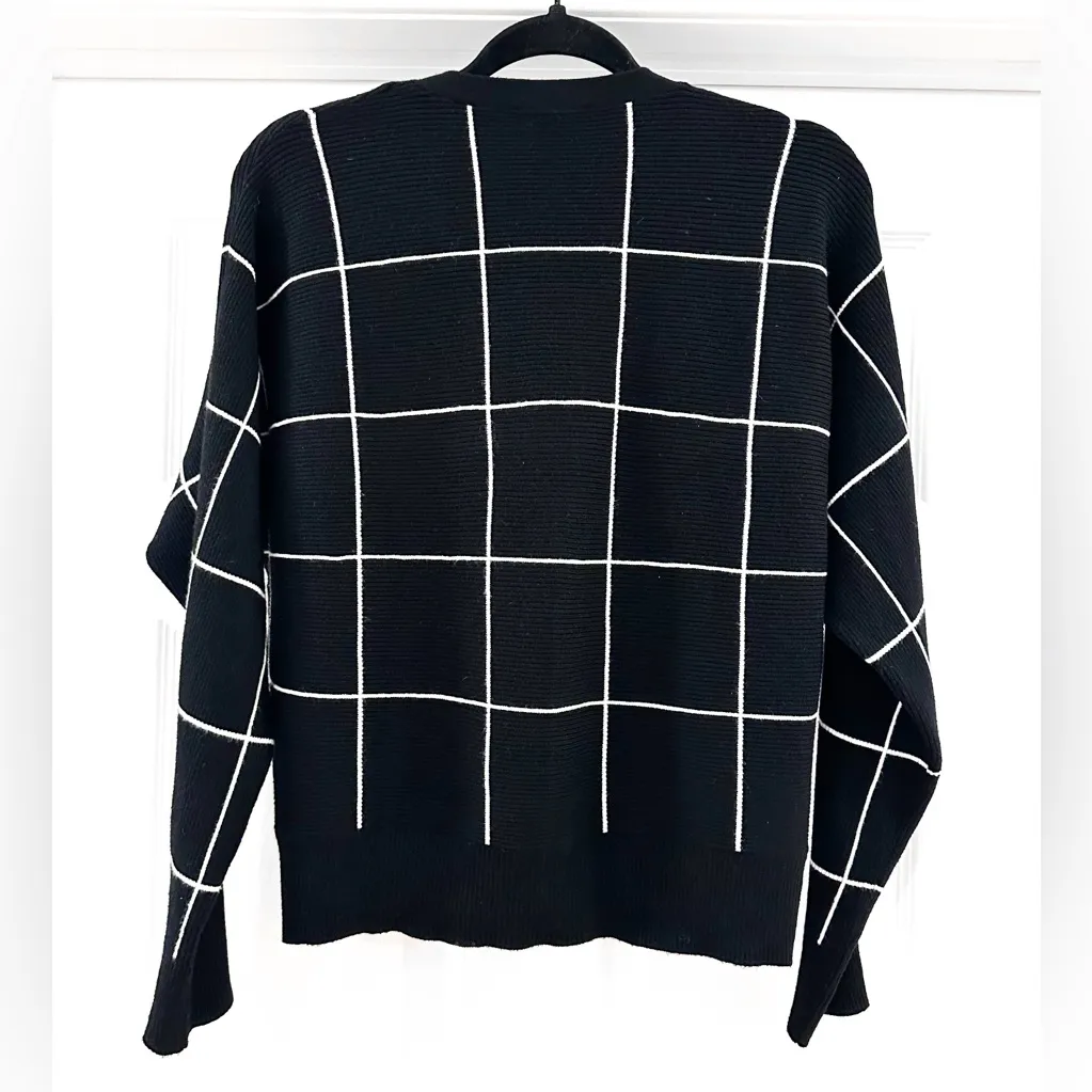 T Tahari Windowpane Dolman Sleeve Cardigan Black White V Neck sz Medium - Image 4